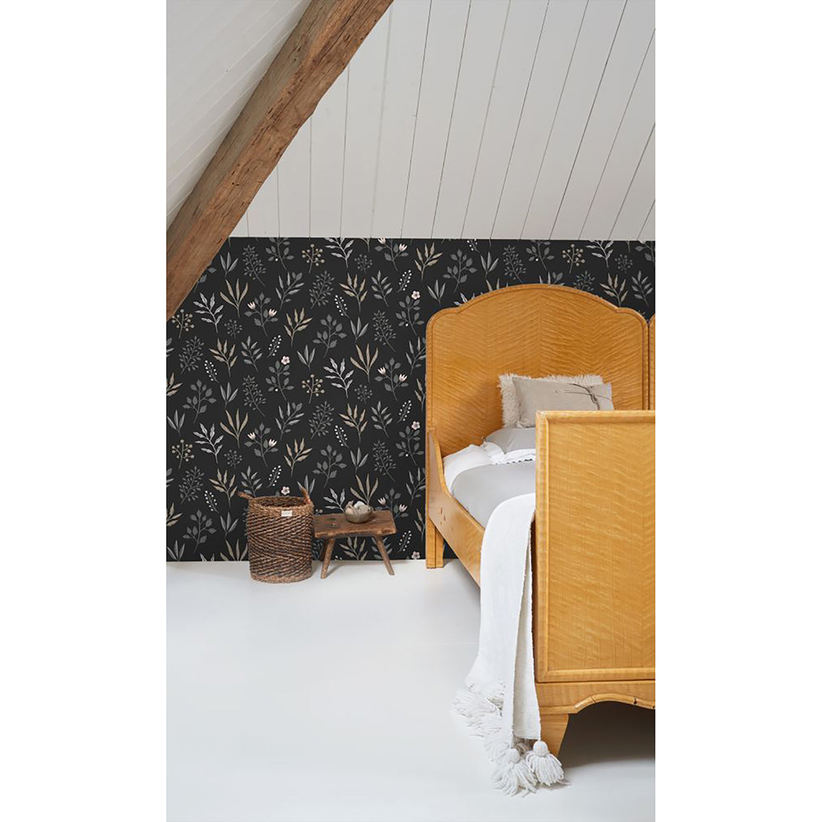 cynara-charcoal-scandinavian-floral-wallpaper-york-wallcoverings-dd139083 - York Wallcoverings Papel pintado