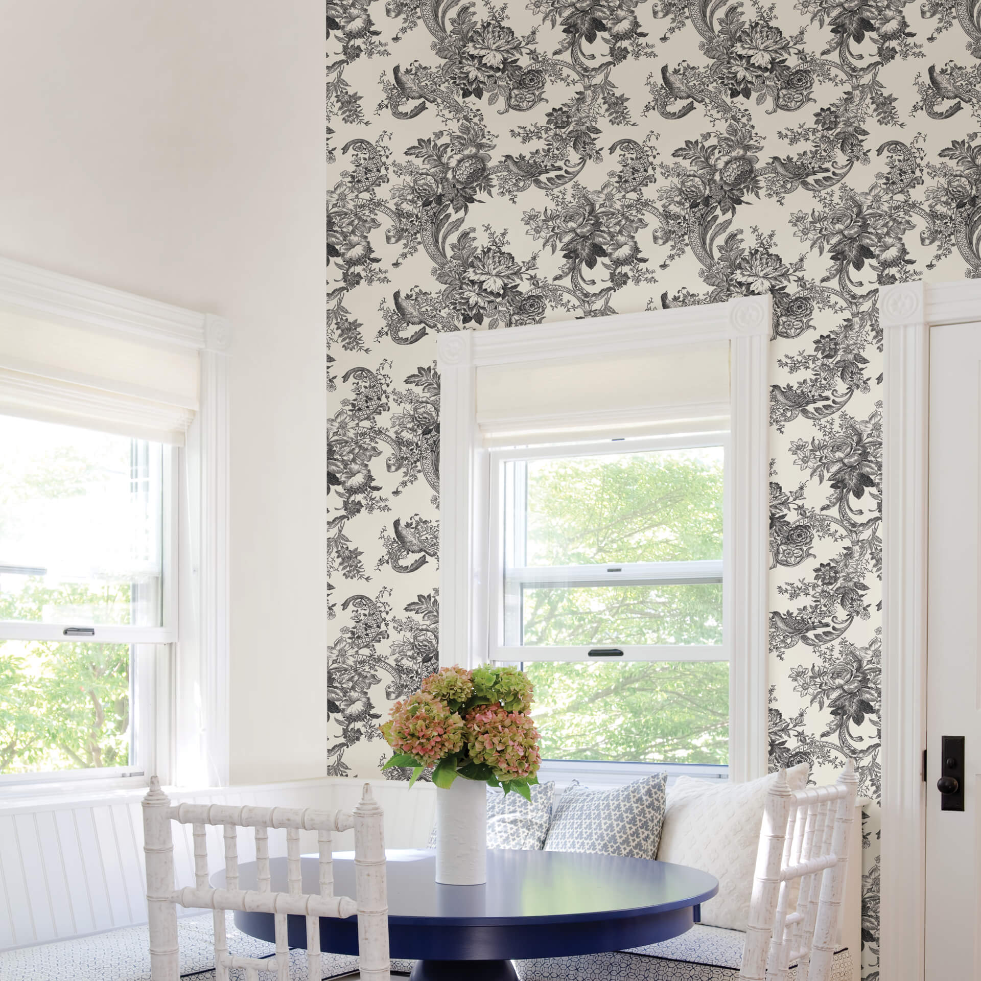 carmel-black-baroque-florals-wallpaper-york-wallcoverings-2927-81600 - York Wallcoverings Wallpaper