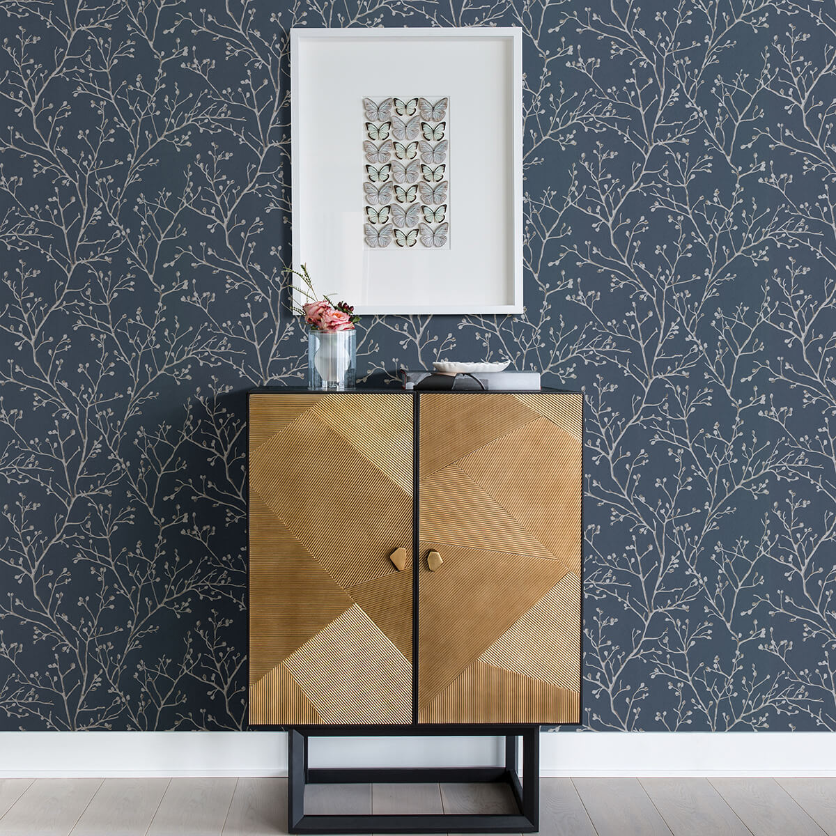 koura-sapphire-budding-branches-wallpaper-york-wallcoverings-4019-86455 - York Wallcoverings Papel pintado