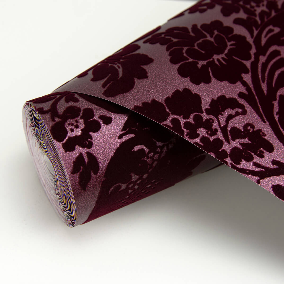 shadow-merlot-flocked-damask-wallpaper-york-wallcoverings-2763-87315 - York Wallcoverings Papel pintado
