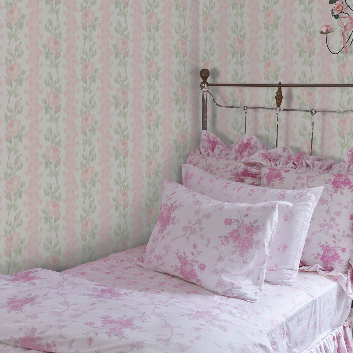 blooming-heirloom-marie-pink-rose-stripe-wallpaper-york-wallcoverings-ast4105 - York Wallcoverings Papel pintado