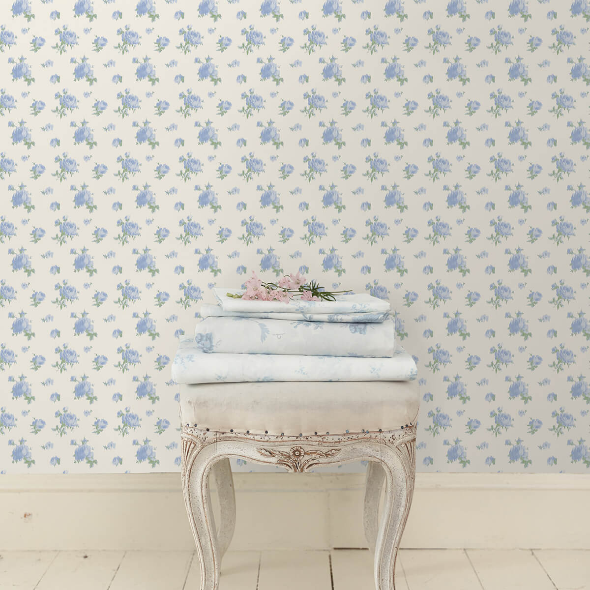 ikat-rose-blue-small-print-wallpaper-york-wallcoverings-ast4107 - York Wallcoverings Papel pintado