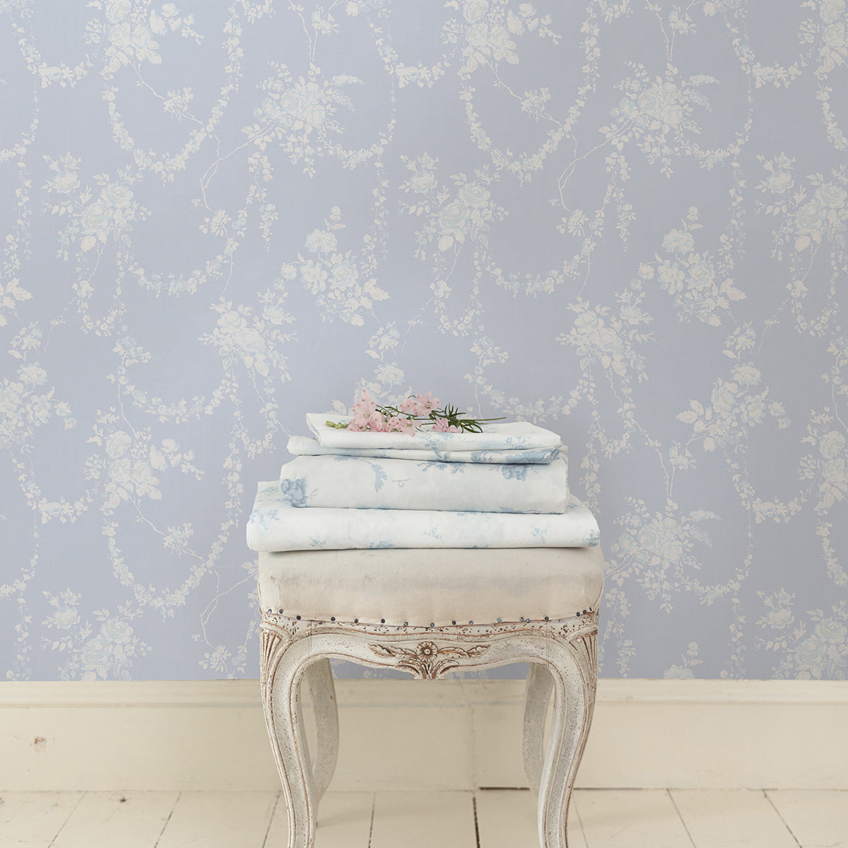 chandelier-gates-sky-blue-floral-drape-wallpaper-york-wallcoverings-ast4170