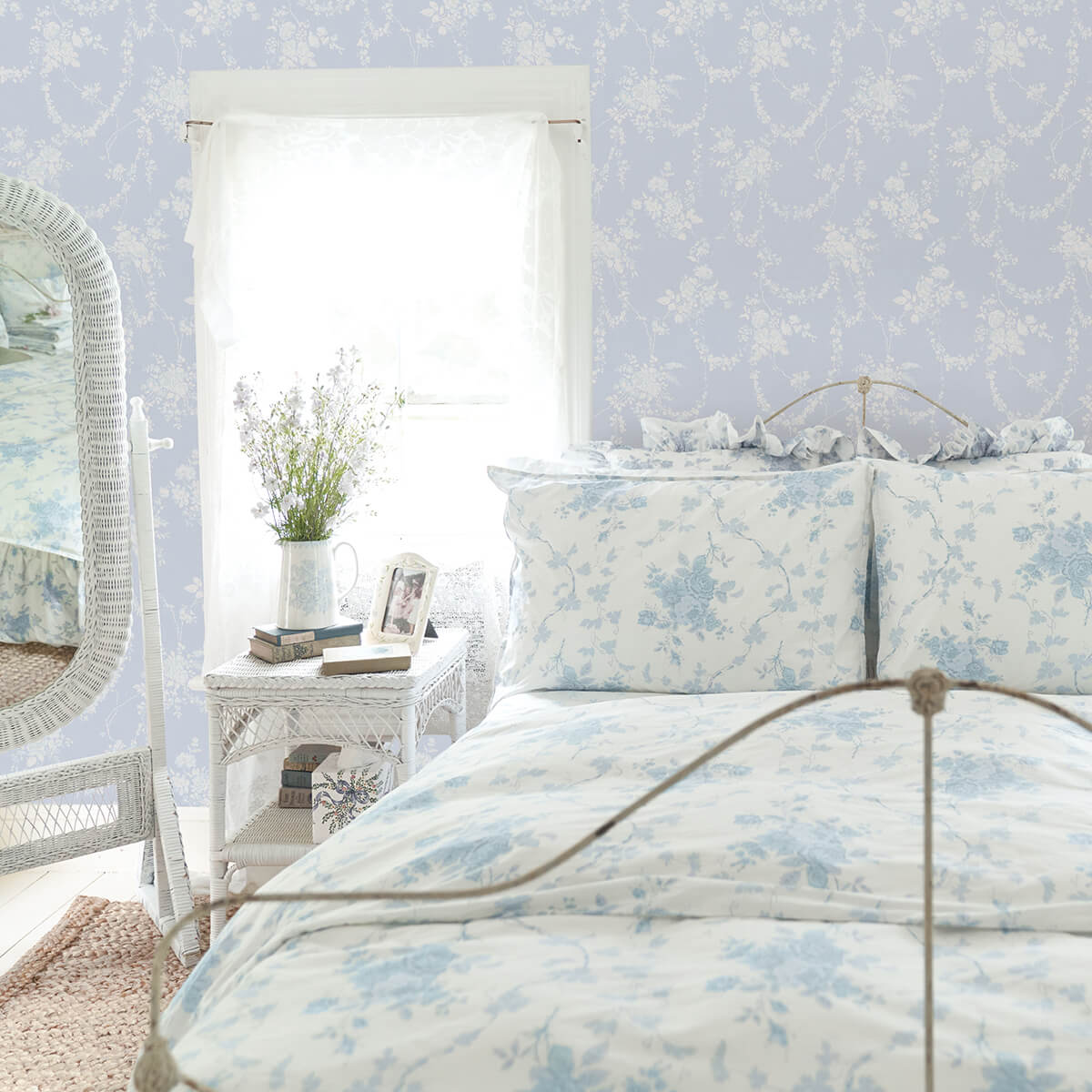 chandelier-gates-blue-gemstone-floral-drape-wallpaper-york-wallcoverings-ast4170