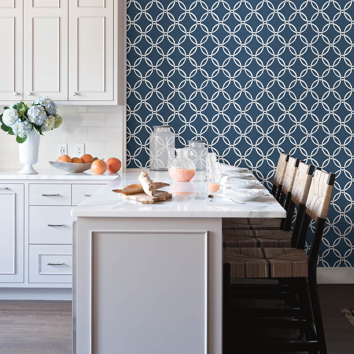 quelala-navy-ring-ogee-wallpaper-york-wallcoverings-3122-11002 - York Wallcoverings Wallpaper