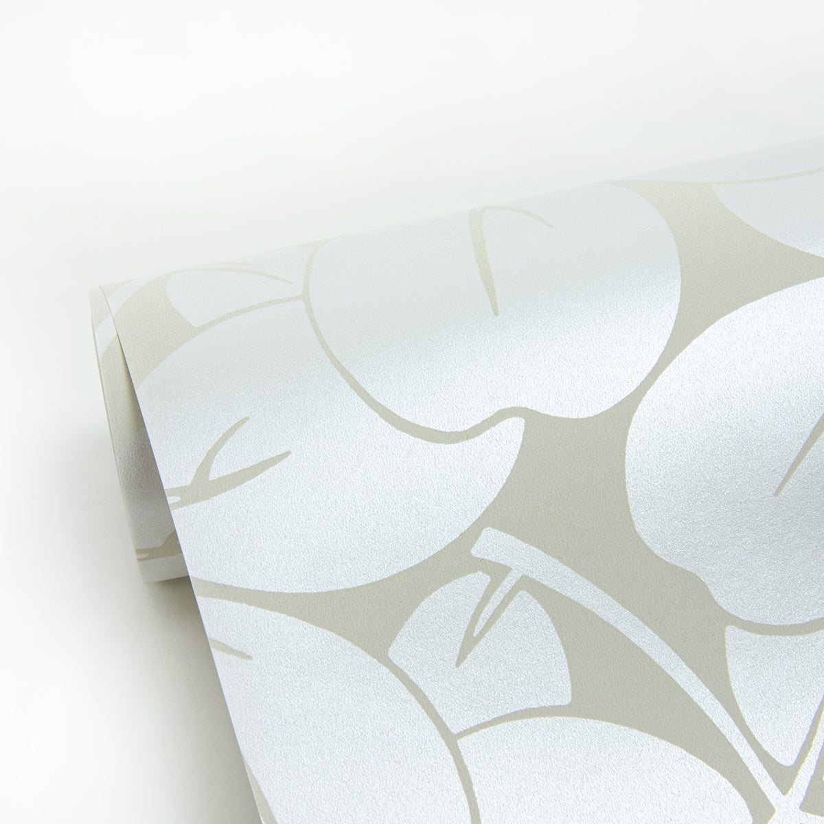 robert-off-white-clover-wallpaper-york-wallcoverings-2970-26105