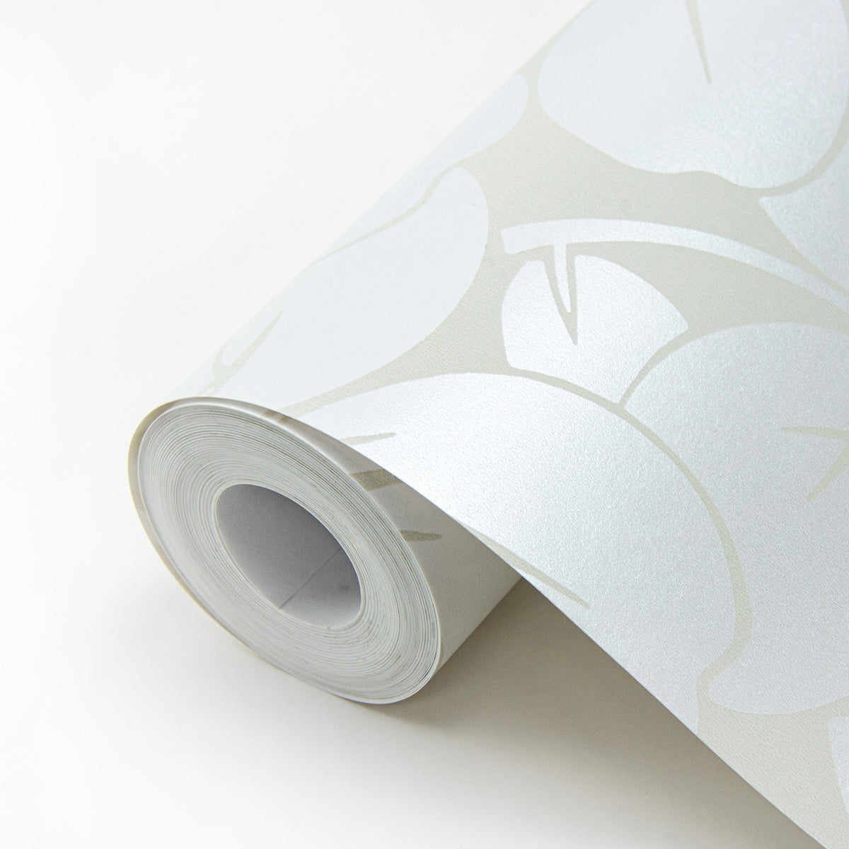robert-off-white-clover-wallpaper-york-wallcoverings-2970-26105