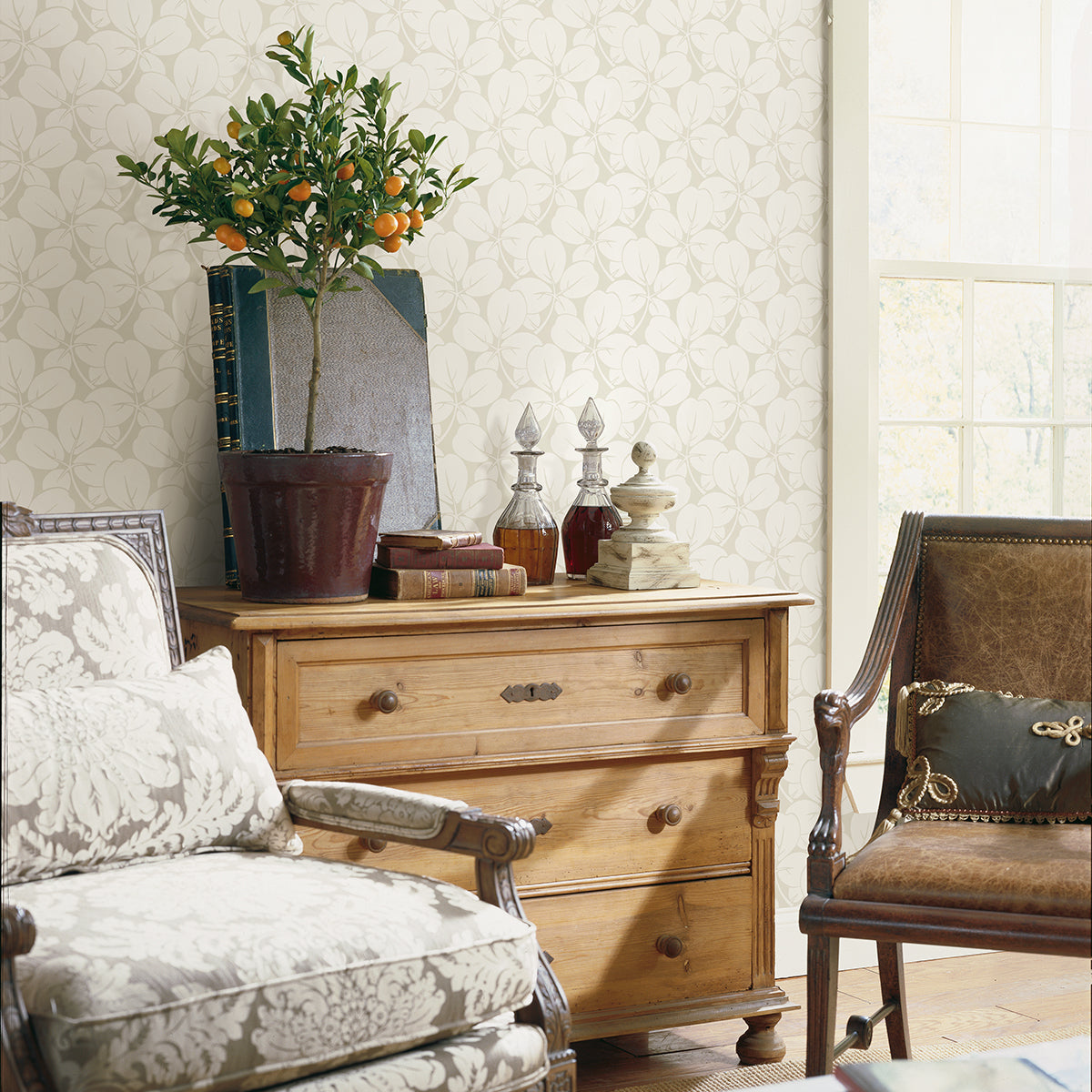 robert-off-white-clover-wallpaper-york-wallcoverings-2970-26105