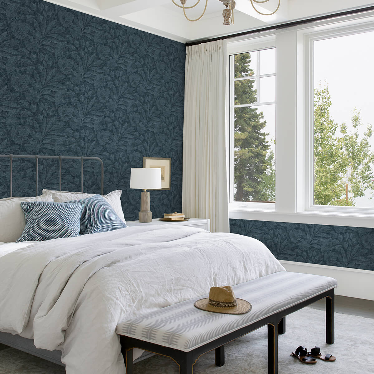 lei-navy-leaf-wallpaper-york-wallcoverings-2972-86153 - York Wallcoverings Papel pintado