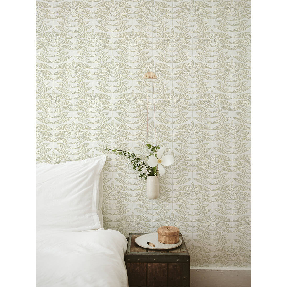 akira-taupe-leaf-wallpaper-york-wallcoverings-2999-25100 - York Wallcoverings Wallpaper