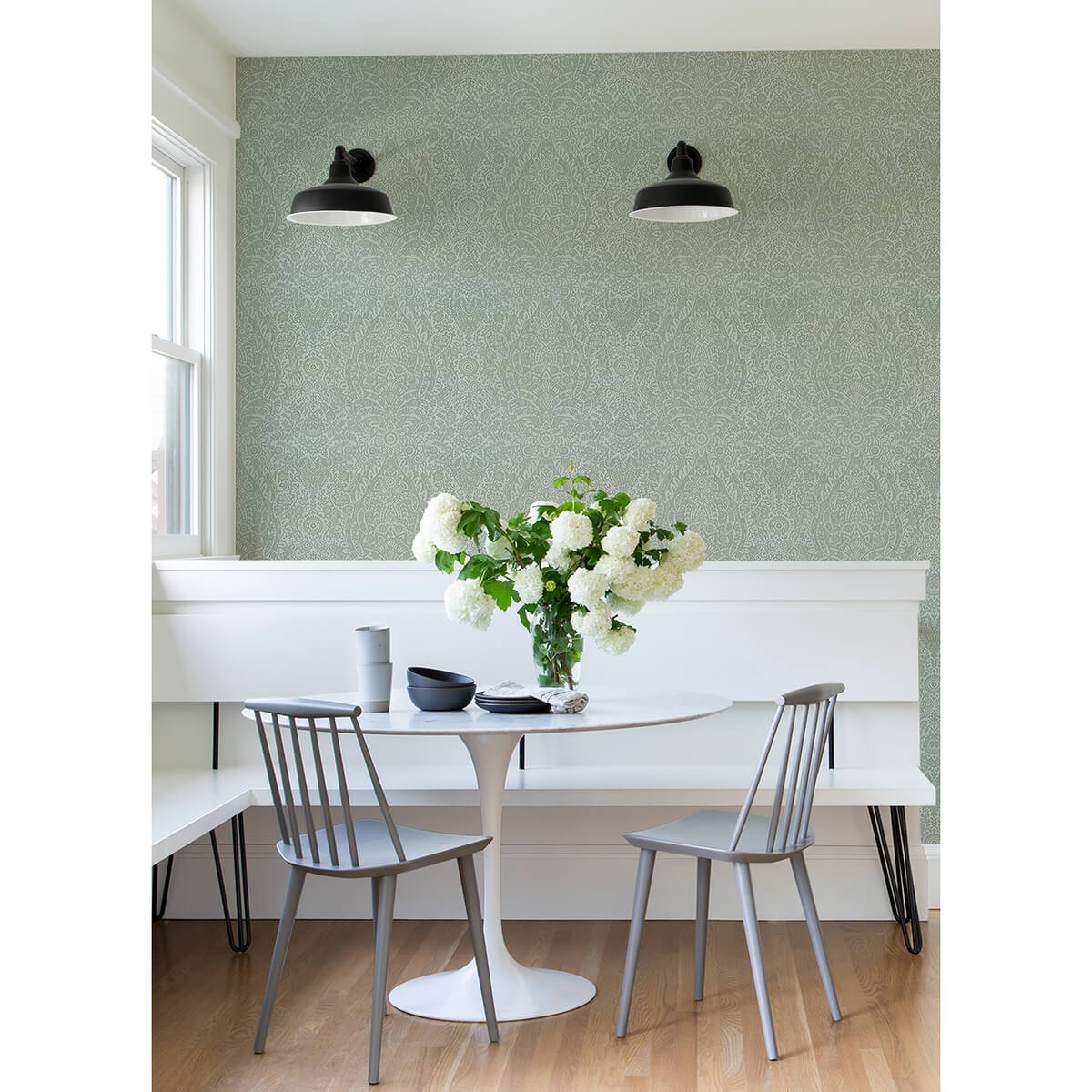 maris-silver-flock-damask-wallpaper-york-wallcoverings-2973-87366 - York Wallcoverings Papel pintado