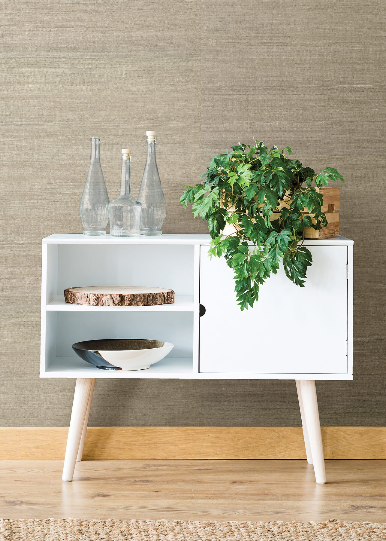 galan-silver-sisal-grasscloth-wallpaper-york-wallcoverings-2923-80005 - York Wallcoverings Wallpaper