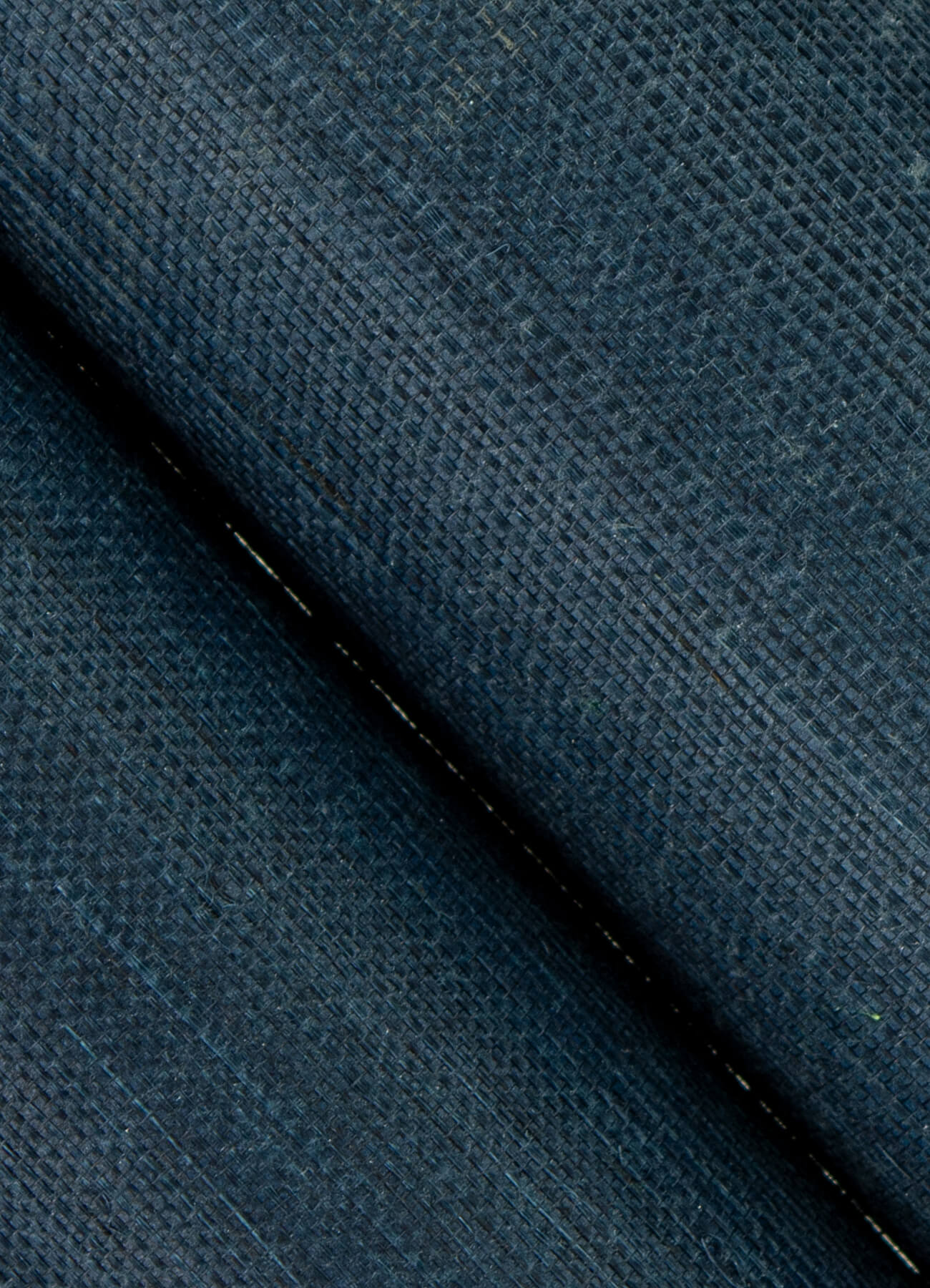 peninsula-navy-sisal-grasscloth-wallpaper-york-wallcoverings-2923-80088 - York Wallcoverings Wallpaper