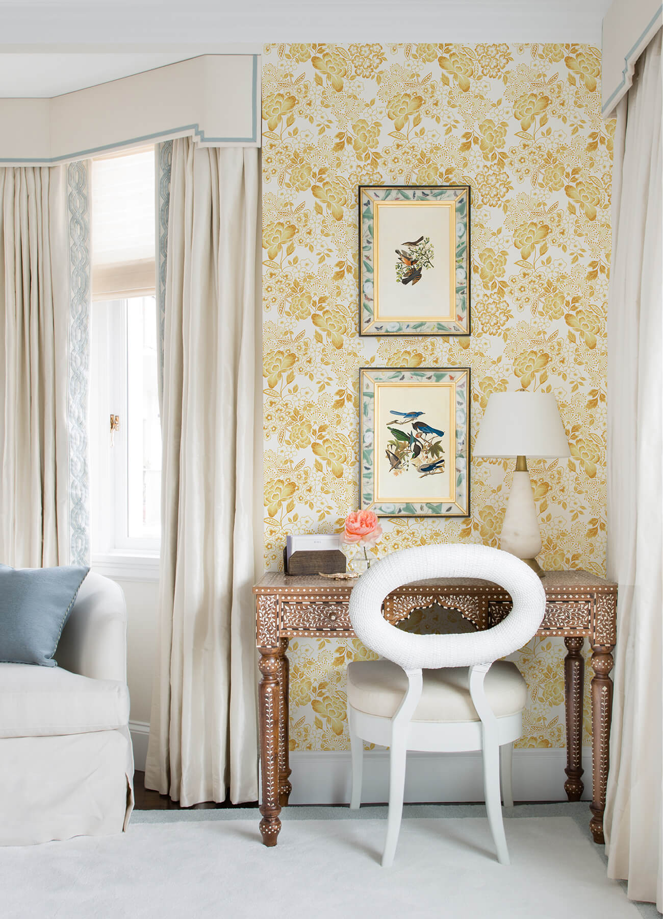 irina-yellow-floral-blooms-wallpaper-york-wallcoverings-4081-26302 - York Wallcoverings Papel pintado