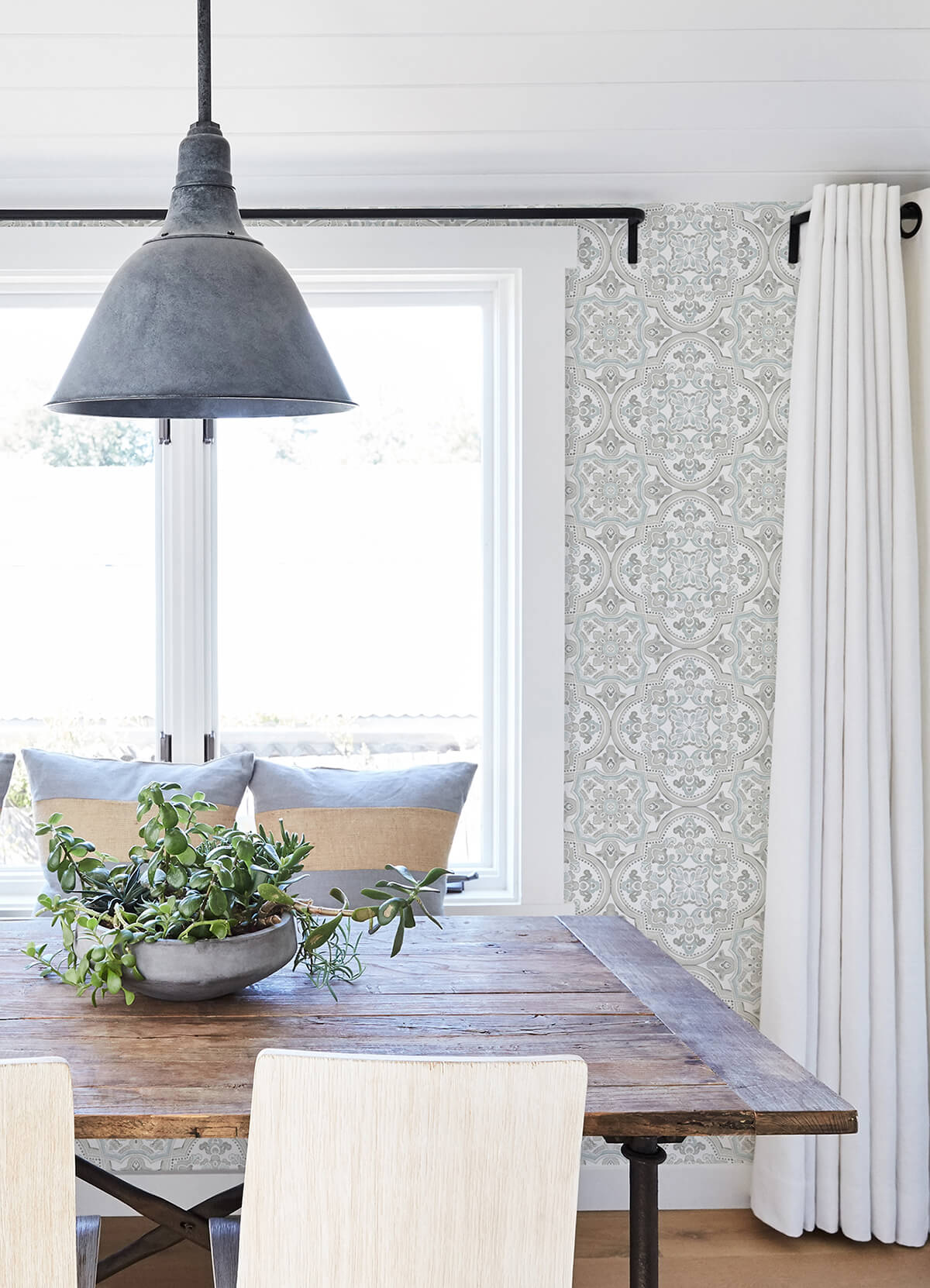 concord-aqua-medallion-wallpaper-york-wallcoverings-3124-13963 - York Wallcoverings Wallpaper