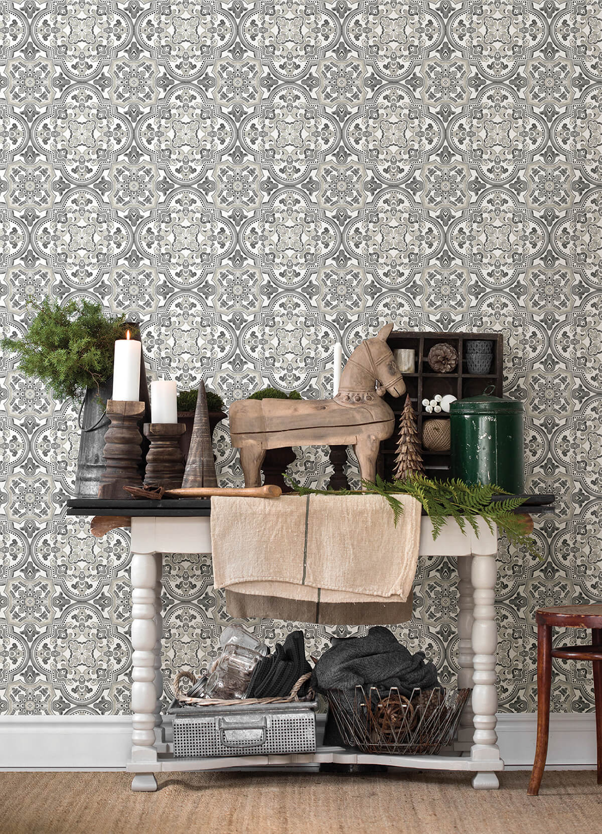 concord-black-medallion-wallpaper-york-wallcoverings-3124-13964 - York Wallcoverings Wallpaper