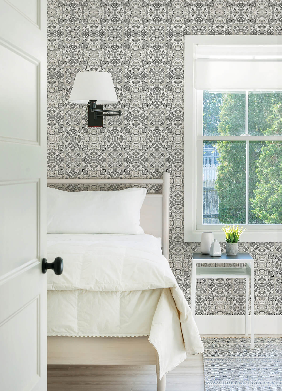 concord-black-medallion-wallpaper-york-wallcoverings-3124-13964 - York Wallcoverings Wallpaper