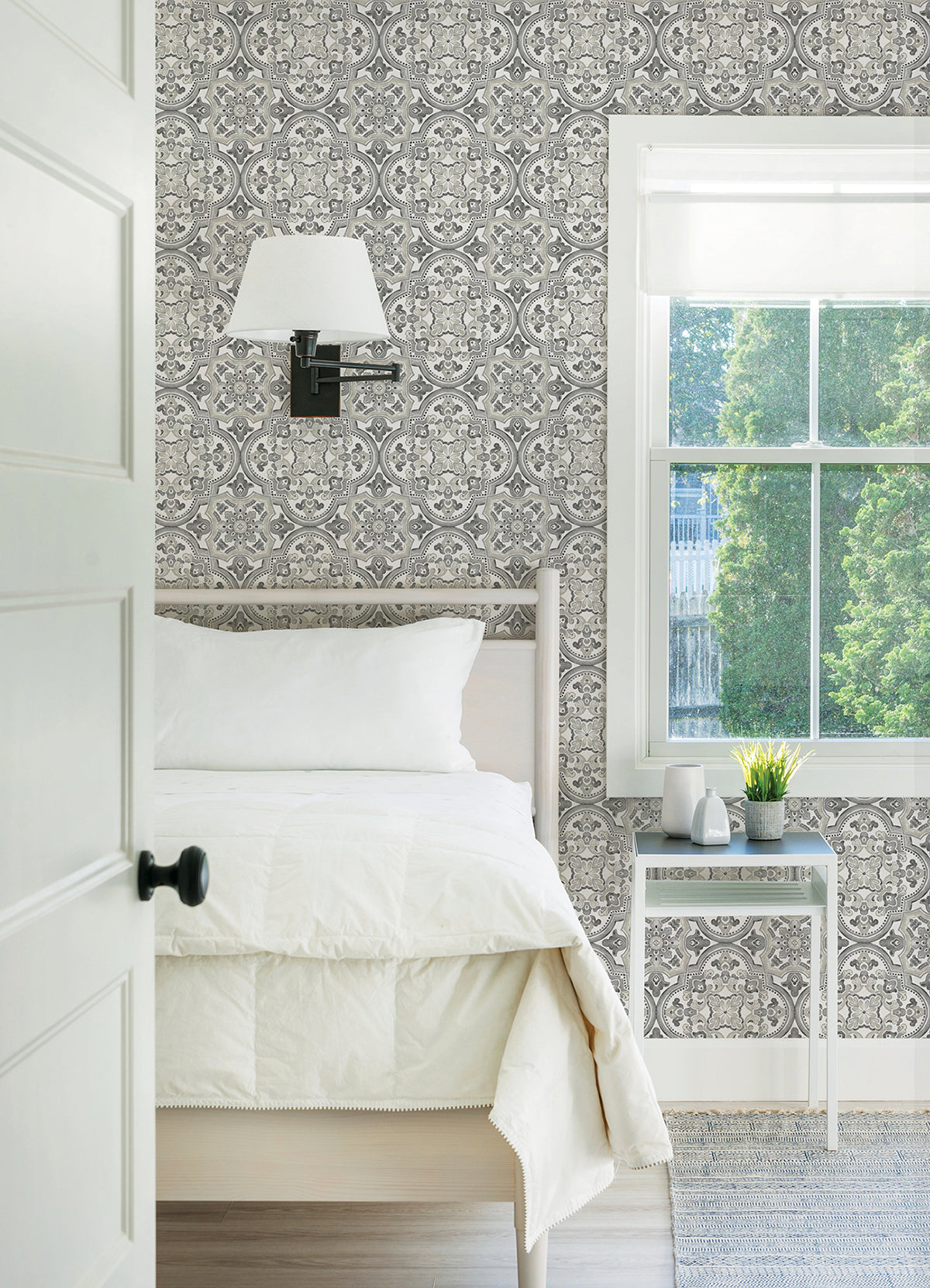 concord-black-medallion-wallpaper-york-wallcoverings-3124-13964