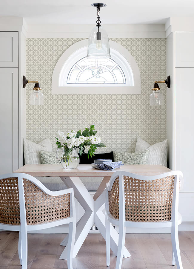 remy-light-grey-fleur-tile-wallpaper-york-wallcoverings-4072-70034 - York Wallcoverings Papel pintado