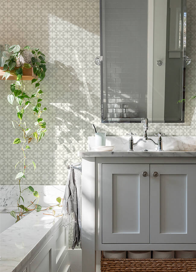 remy-light-grey-fleur-tile-wallpaper-york-wallcoverings-4072-70034 - York Wallcoverings Papel pintado