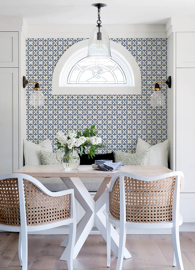 remy-blue-fleur-tile-wallpaper-york-wallcoverings-4072-70033 - York Wallcoverings Papel pintado