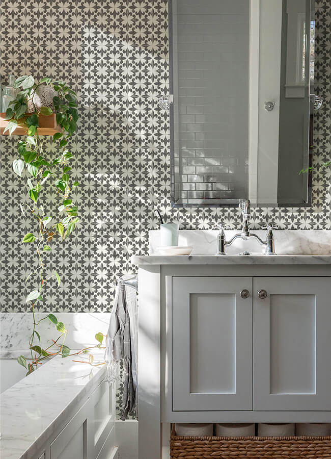 remy-black-fleur-tile-wallpaper-york-wallcoverings-4072-70032 - York Wallcoverings Papel pintado