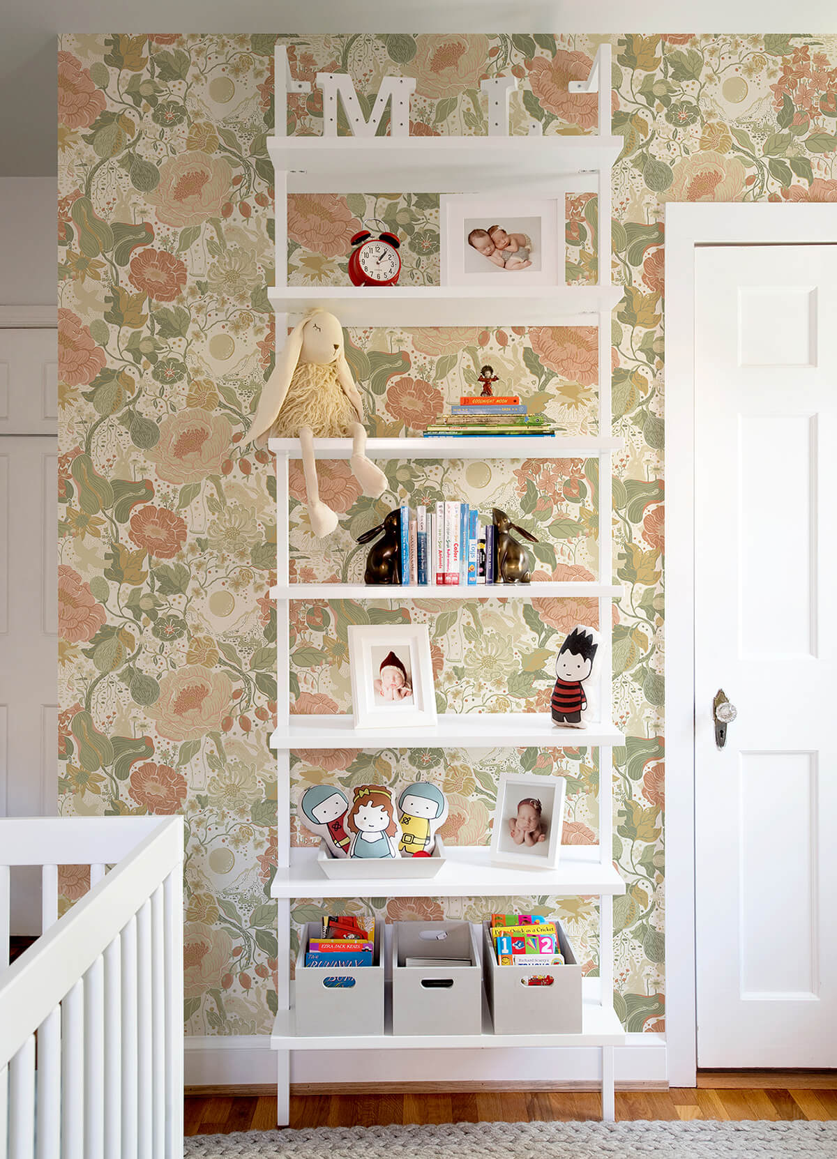vxa-green-rabbits-rosehips-wallpaper-york-wallcoverings-4111-63012 - York Wallcoverings Papel pintado