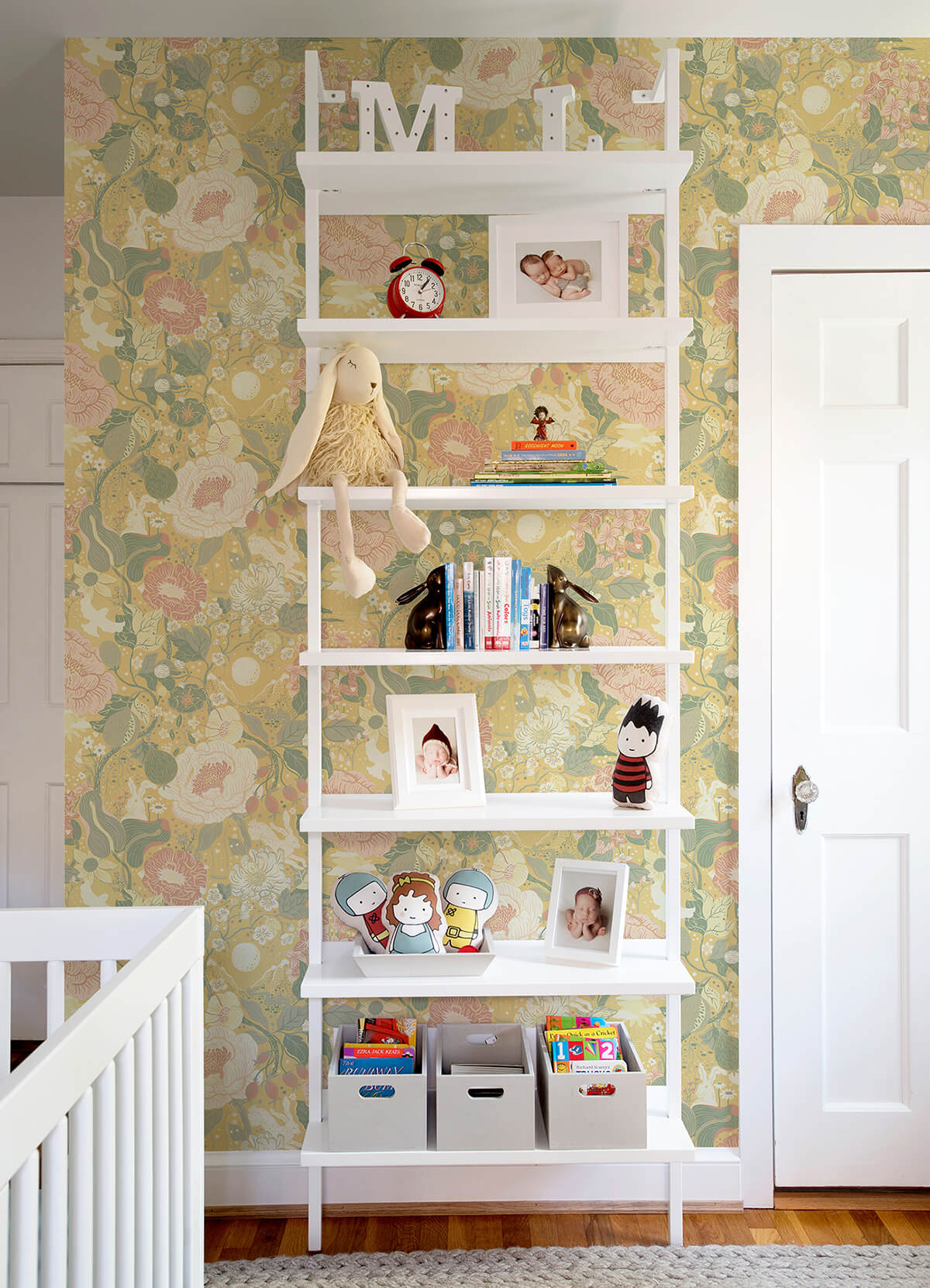 vxa-butter-rabbits-rosehips-wallpaper-york-wallcoverings-4111-63014 - York Wallcoverings Papel pintado