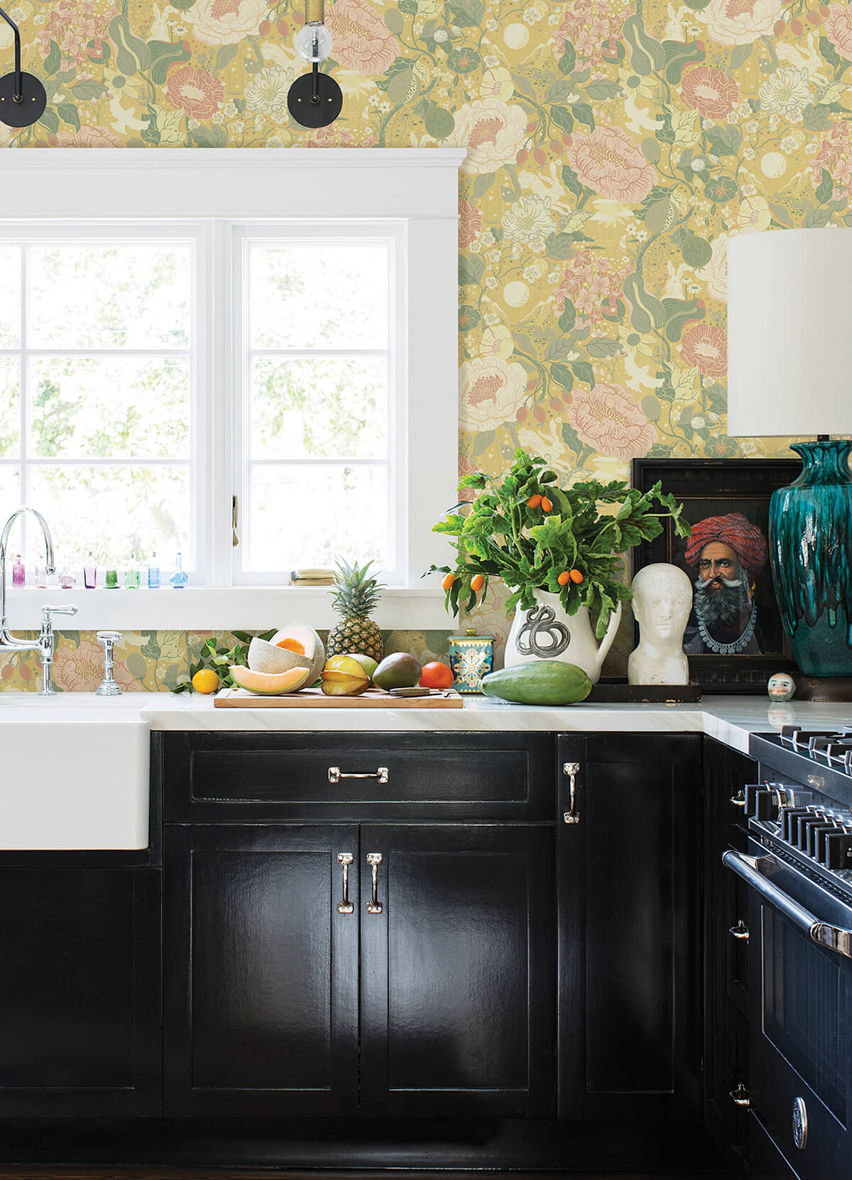 vxa-butter-rabbits-rosehips-wallpaper-york-wallcoverings-4111-63014 - York Wallcoverings Papel pintado