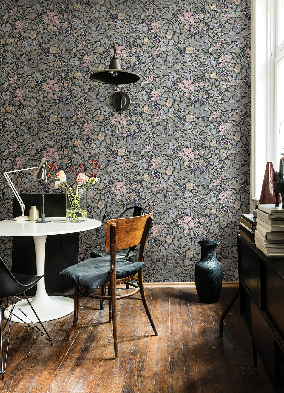 midsommar-dark-blue-floral-medley-wallpaper-york-wallcoverings-4111-63021 - York Wallcoverings Papel pintado