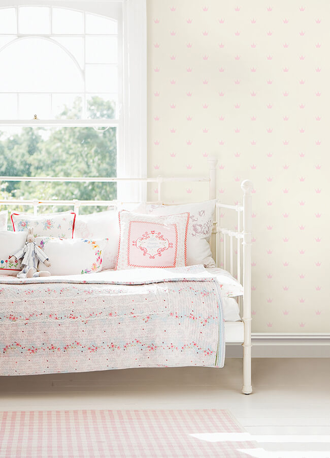 bea-light-pink-crowns-wallpaper-york-wallcoverings-4060-347702 - York Wallcoverings Papel pintado