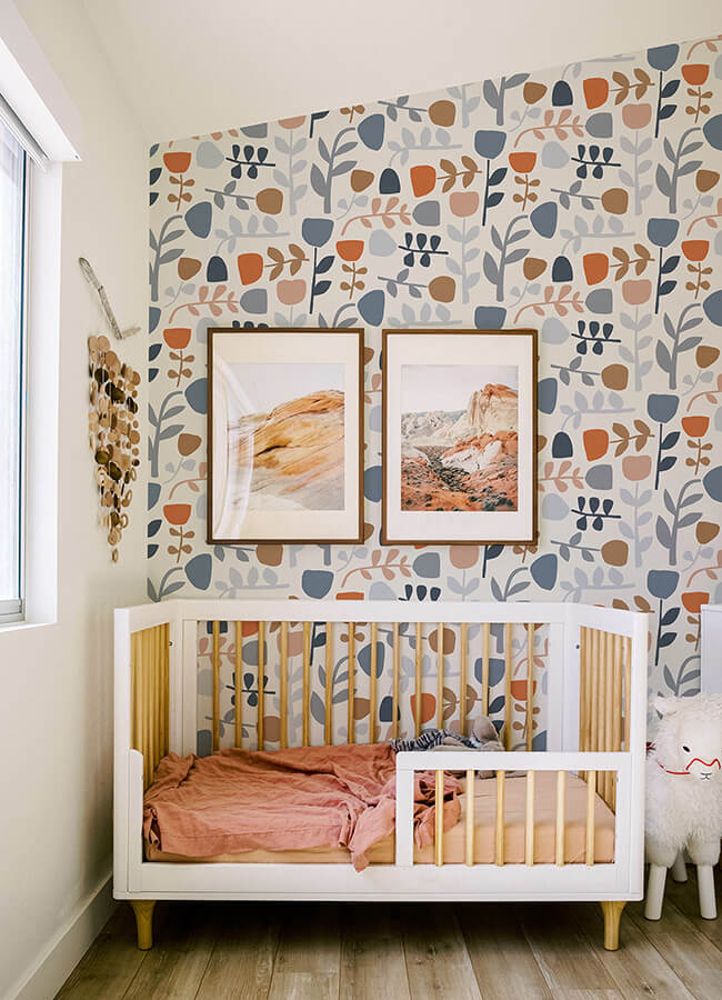 juni-orange-abstract-tulips-wallpaper-york-wallcoverings-4066-26535 - York Wallcoverings Papel pintado