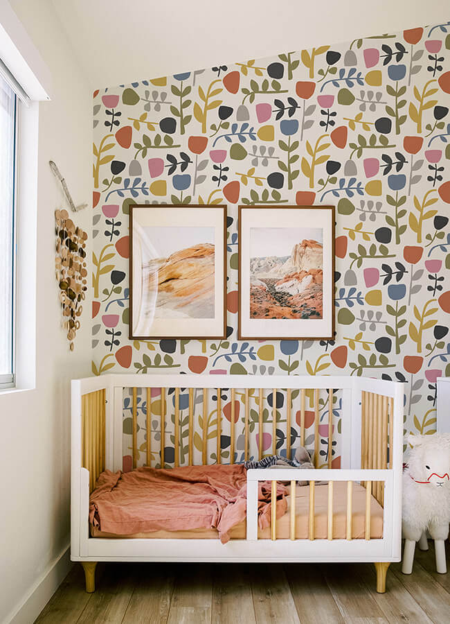 juni-multicolor-abstract-tulips-wallpaper-york-wallcoverings-4066-26538 - York Wallcoverings Papel pintado