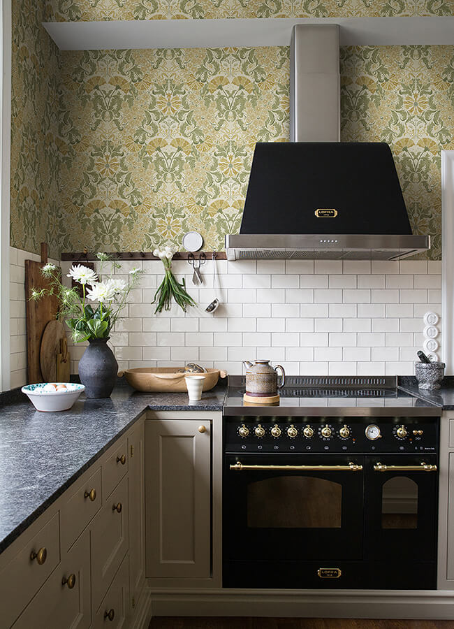 ojvind-gold-floral-ogee-wallpaper-york-wallcoverings-4080-83117 - York Wallcoverings Papel pintado