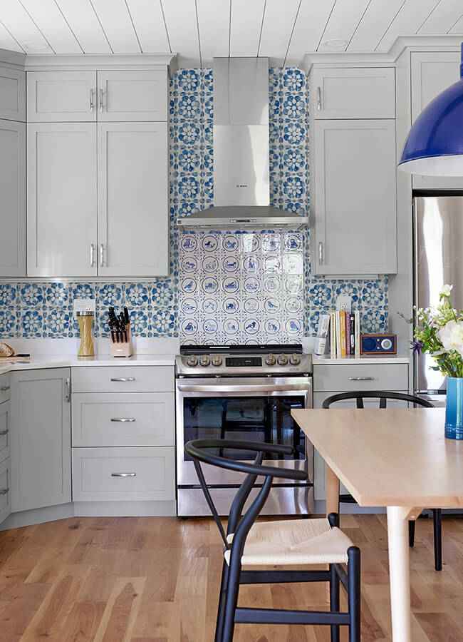 izeda-blue-floral-tile-wallpaper-york-wallcoverings-2980-26192 - York Wallcoverings Wallpaper