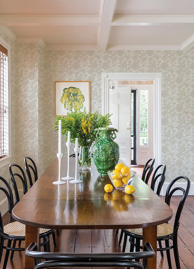 helen-taupe-floral-trail-wallpaper-york-wallcoverings-4074-26633 - York Wallcoverings Wallpaper