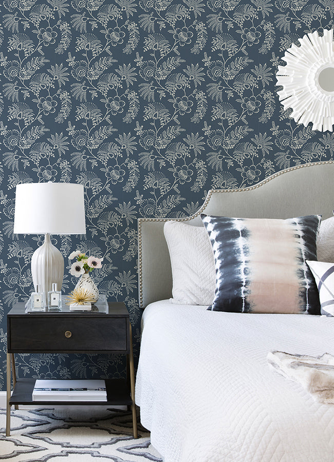 maeve-dark-blue-jacobean-trail-wallpaper-york-wallcoverings-4120-26822 - York Wallcoverings Papel pintado