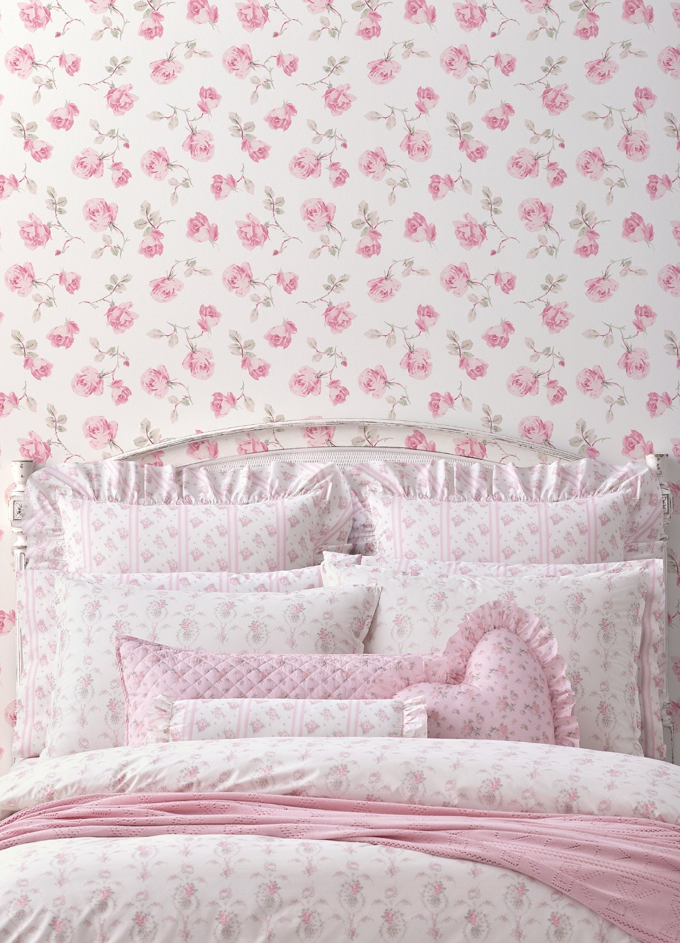 ribbon-rosa-chateau-rose-loose-roses-wallpaper-york-wallcoverings-ast6084