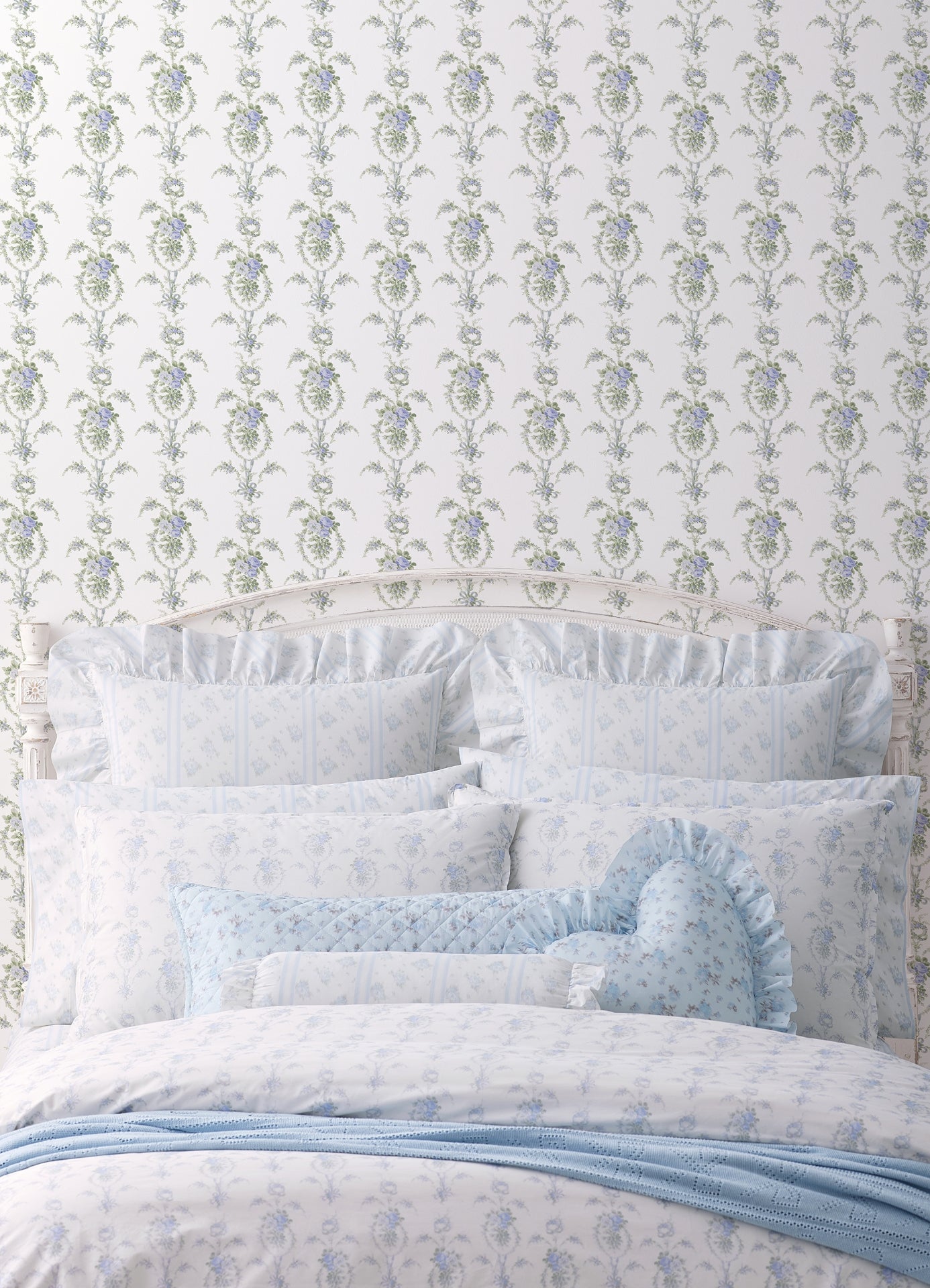 rose-cheeks-blye-elysees-floral-cluster-wallpaper-york-wallcoverings-ast6089