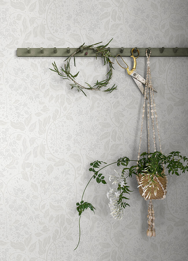 turi-light-grey-twining-vines-wallpaper-york-wallcoverings-4143-22021 - York Wallcoverings Papel pintado