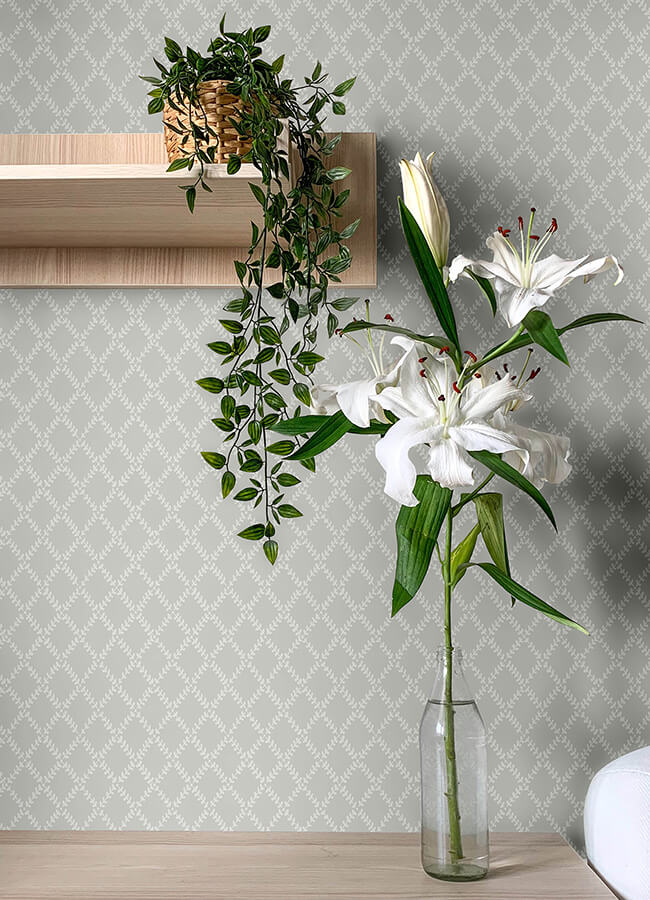 trevor-grey-leaf-trellis-wallpaper-york-wallcoverings-4143-34005 - York Wallcoverings Papel pintado