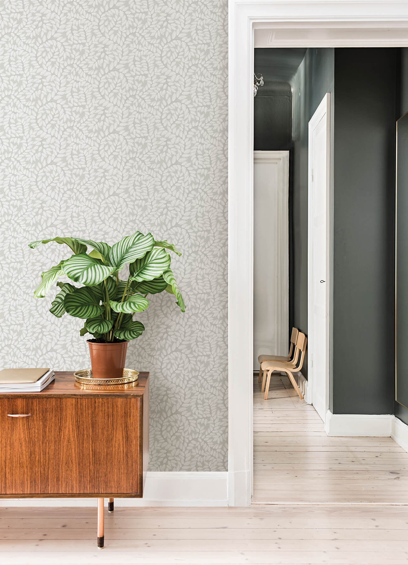 lindlv-grey-leafy-vines-wallpaper-york-wallcoverings-4143-34016 - York Wallcoverings Wallpaper