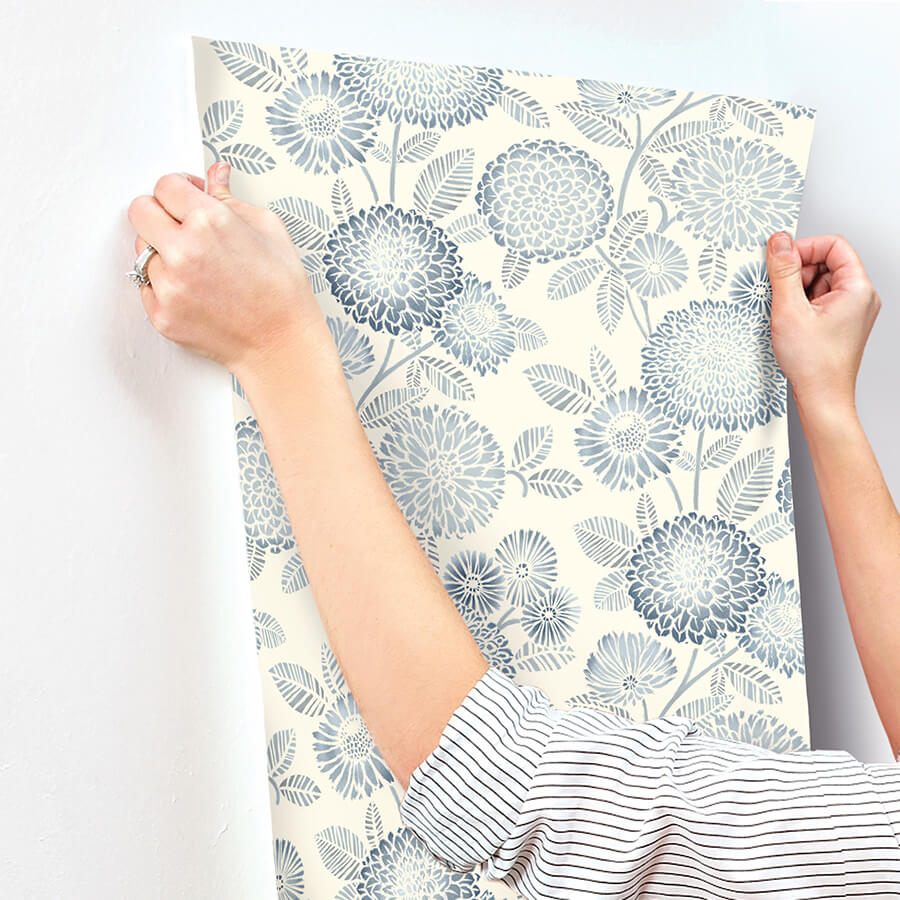 zalipie-blue-floral-trail-wallpaper-york-wallcoverings-3125-72328 - York Wallcoverings Papel pintado