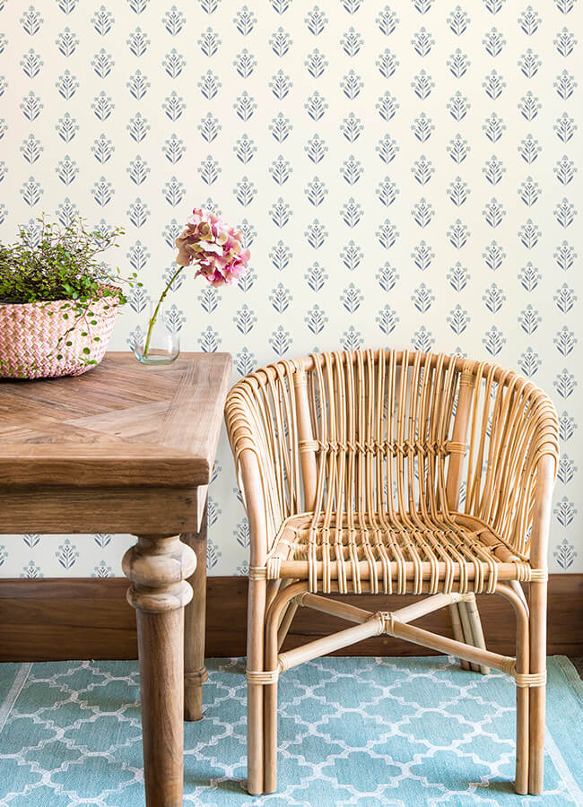 kova-blue-floral-crest-wallpaper-york-wallcoverings-3125-72347 - York Wallcoverings Papel pintado