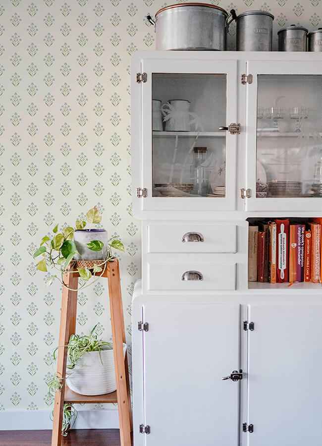 Kova Aquamarine Floral Crest Wallpaper - York Wallcoverings - 3125-72351 - York Wallcoverings Wallpaper