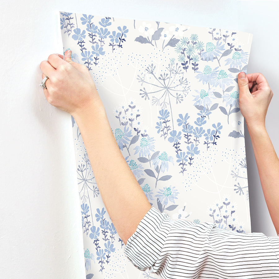 cultivate-blue-springtime-blooms-wallpaper-york-wallcoverings-4122-27017