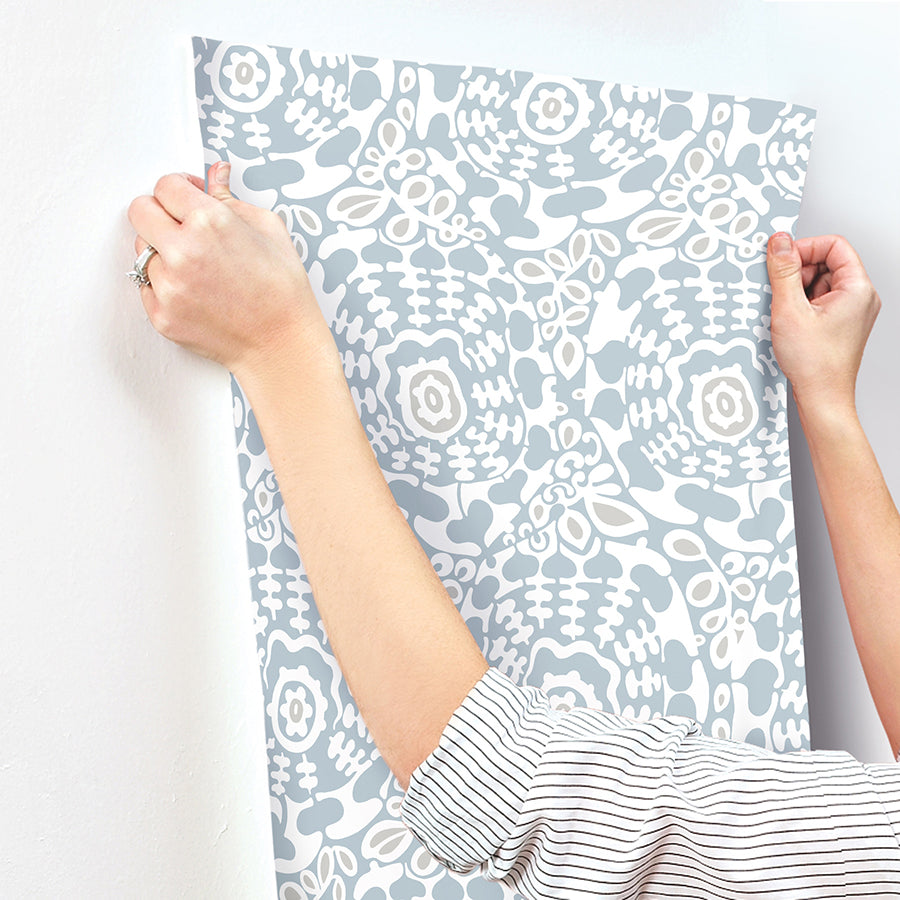divine-light-blue-abstract-medallion-wallpaper-york-wallcoverings-4122-27039