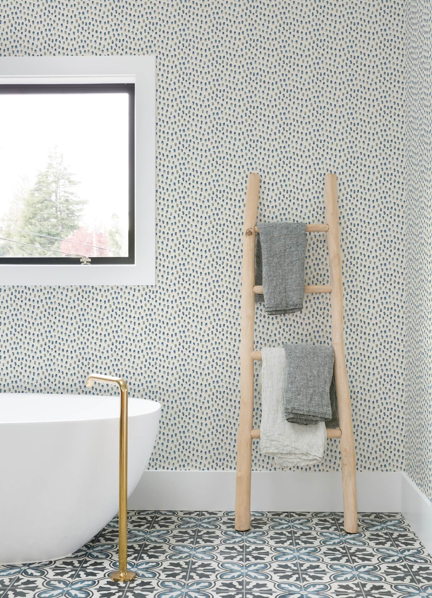 sand-drips-blue-painted-dots-wallpaper-york-wallcoverings-4071-71060 - York Wallcoverings Papel pintado