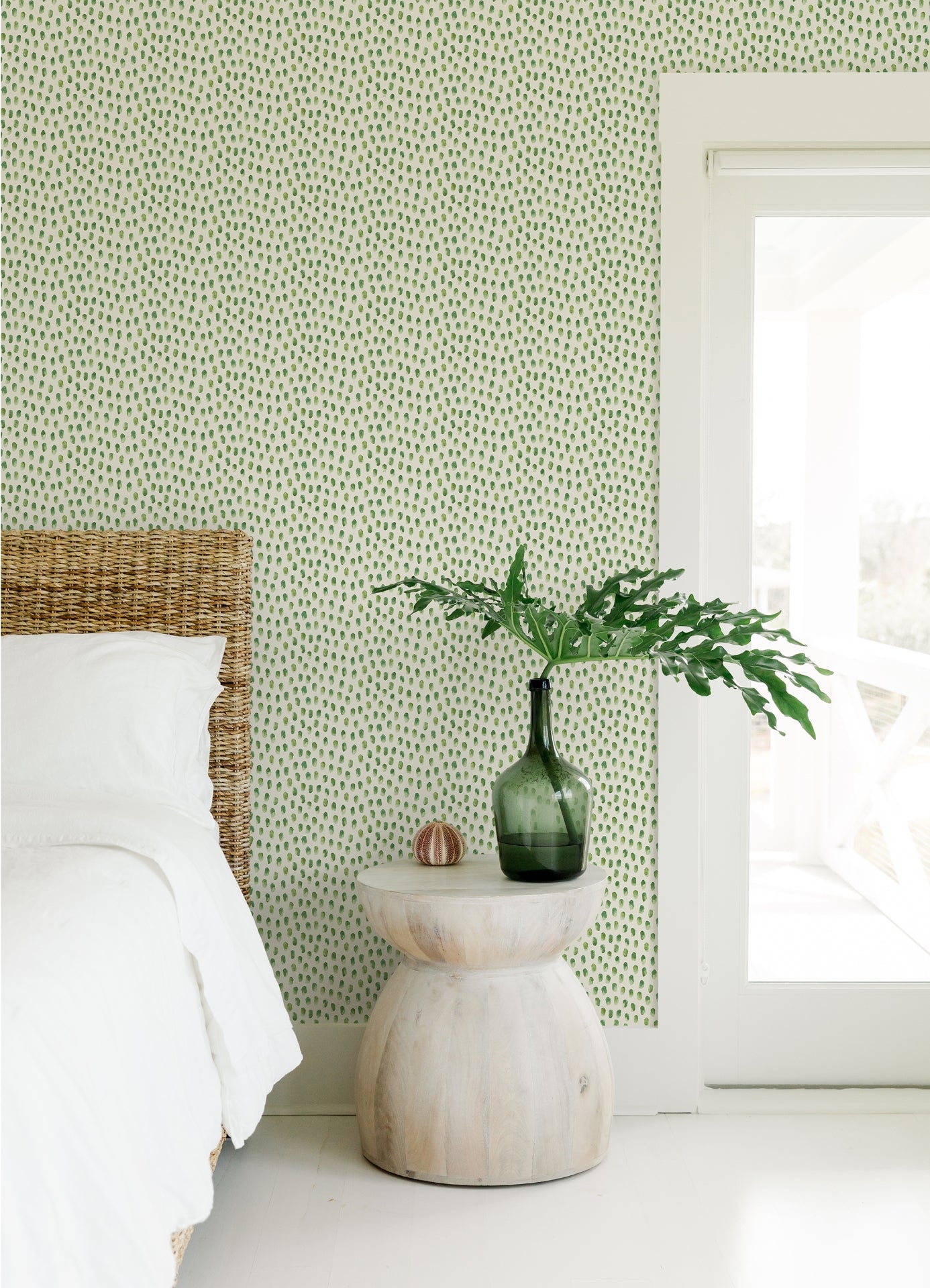 sand-drips-green-painted-dots-wallpaper-york-wallcoverings-4071-71062 - York Wallcoverings Papel pintado