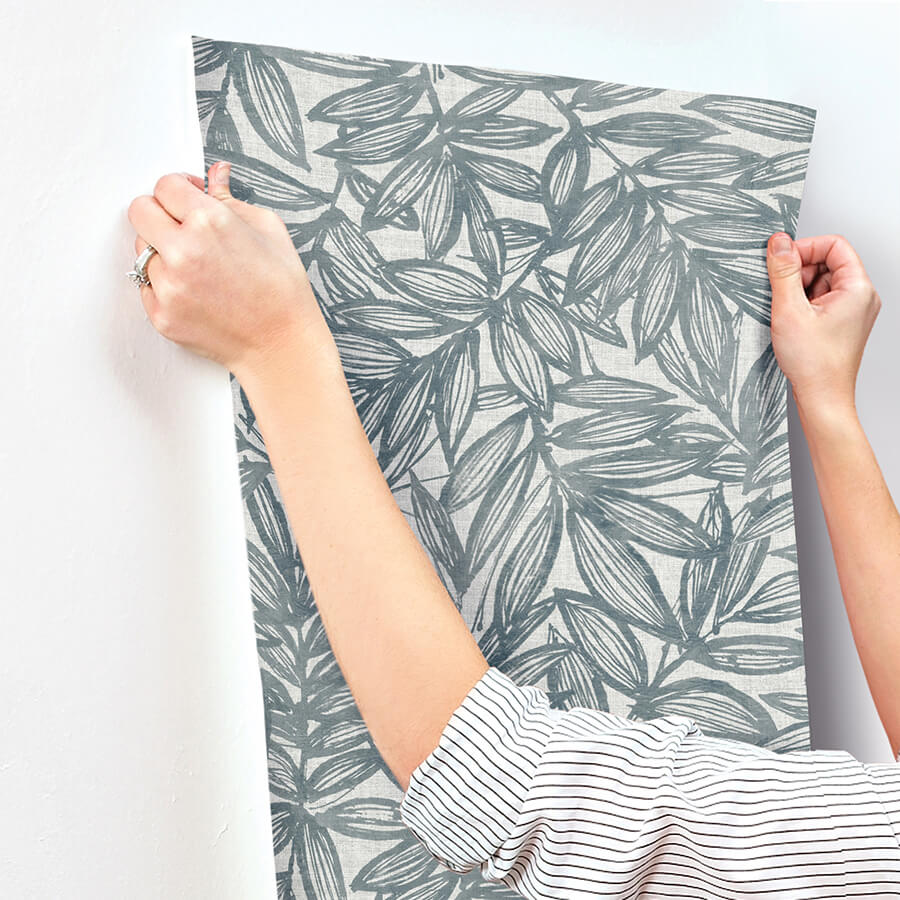 rhythmic-denim-leaf-wallpaper-york-wallcoverings-4146-27230 - York Wallcoverings Papel pintado